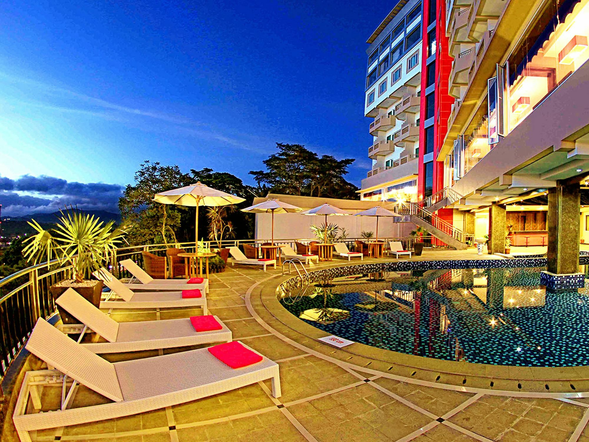 Grand Rocky Hotel Букитинги Екстериор снимка